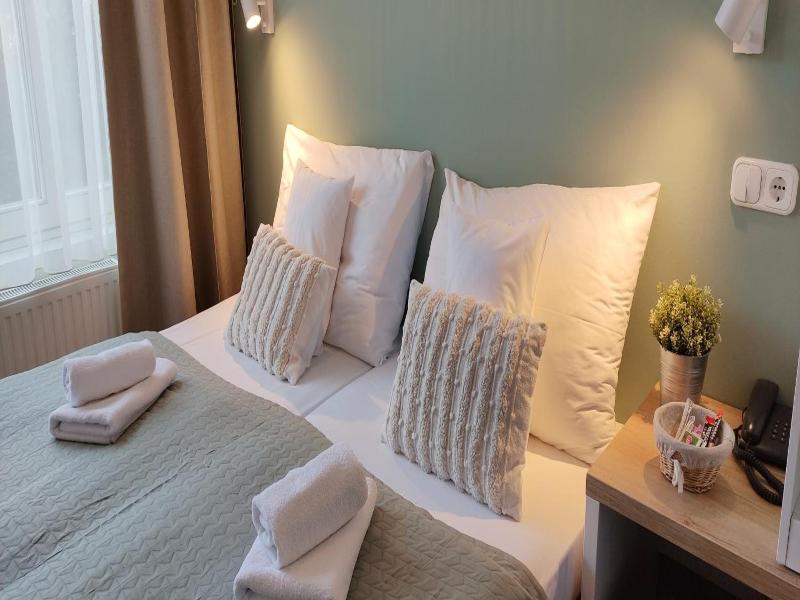 Budapest Csaszar Hotel image