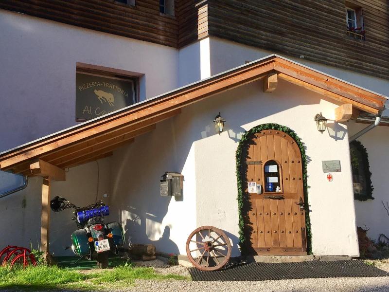 Hostel Weisses Rössl image