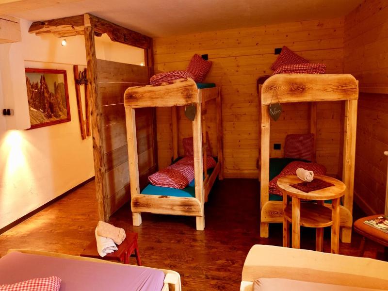 Hostel Weisses Rössl image