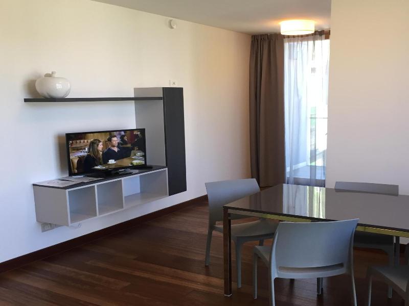 Komodo Short Stay Apartments image