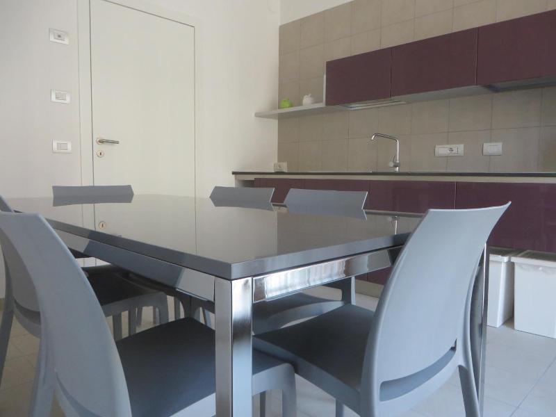 Komodo Short Stay Apartments image