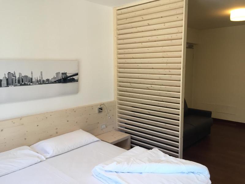 Komodo Short Stay Apartments image