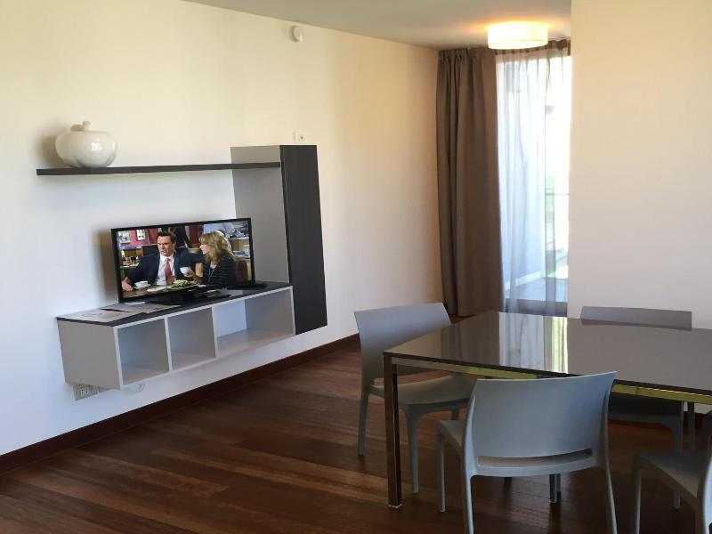 Komodo Short Stay Apartments image
