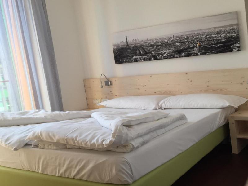 Komodo Short Stay Apartments image