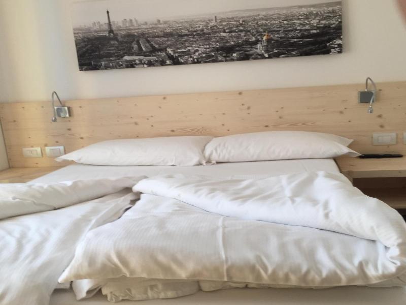 Komodo Short Stay Apartments image