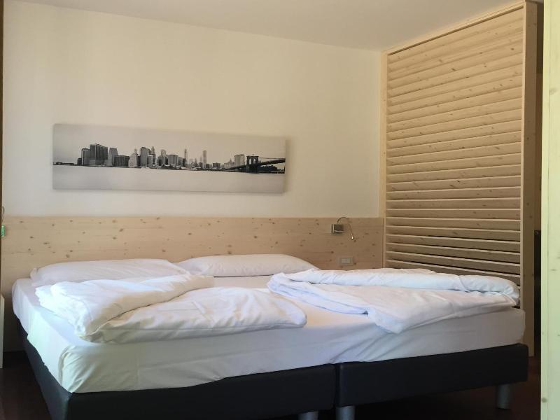 Komodo Short Stay Apartments image