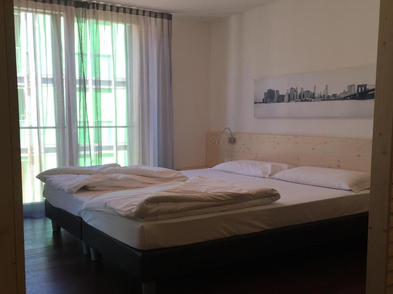 Komodo Short Stay Apartments image