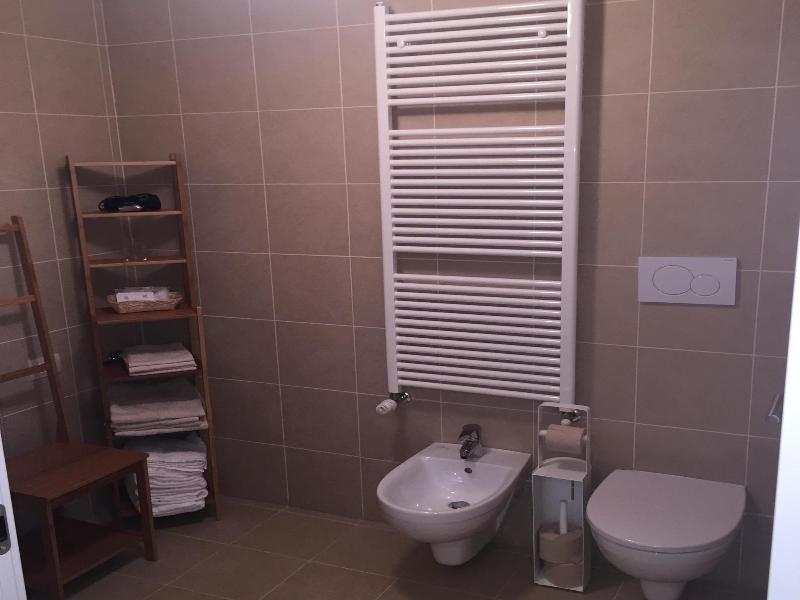 Komodo Short Stay Apartments image
