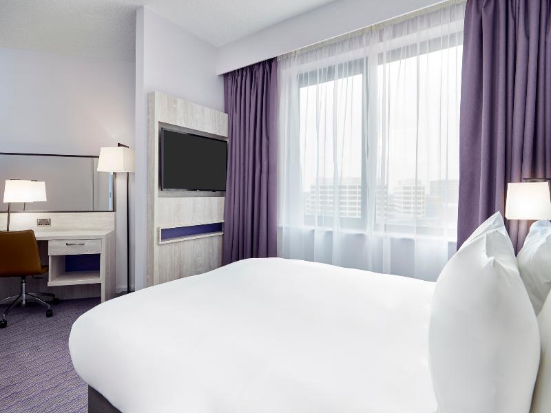 Leonardo Hotel Swindon image