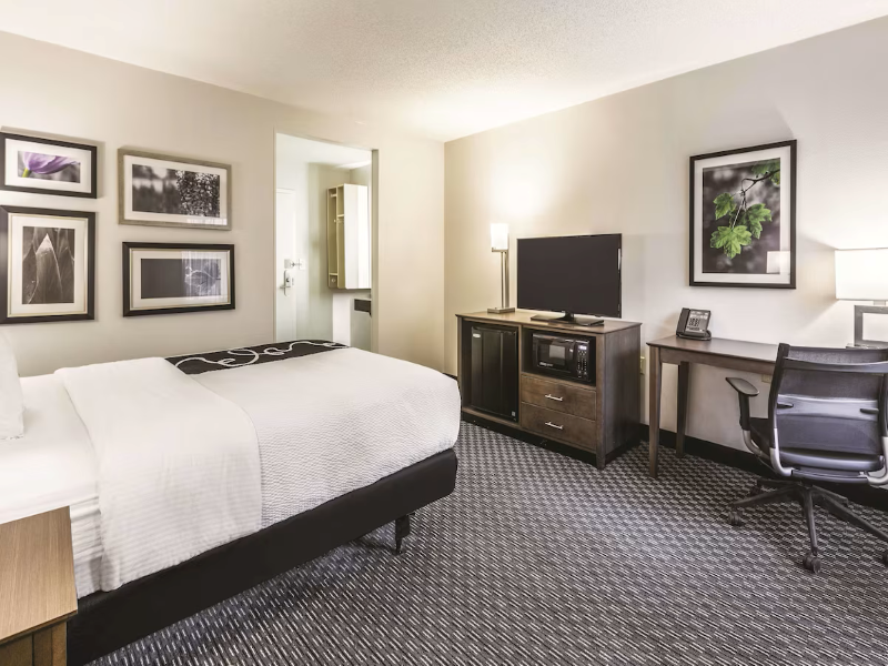 La Quinta Inn Atlanta Buckhead image
