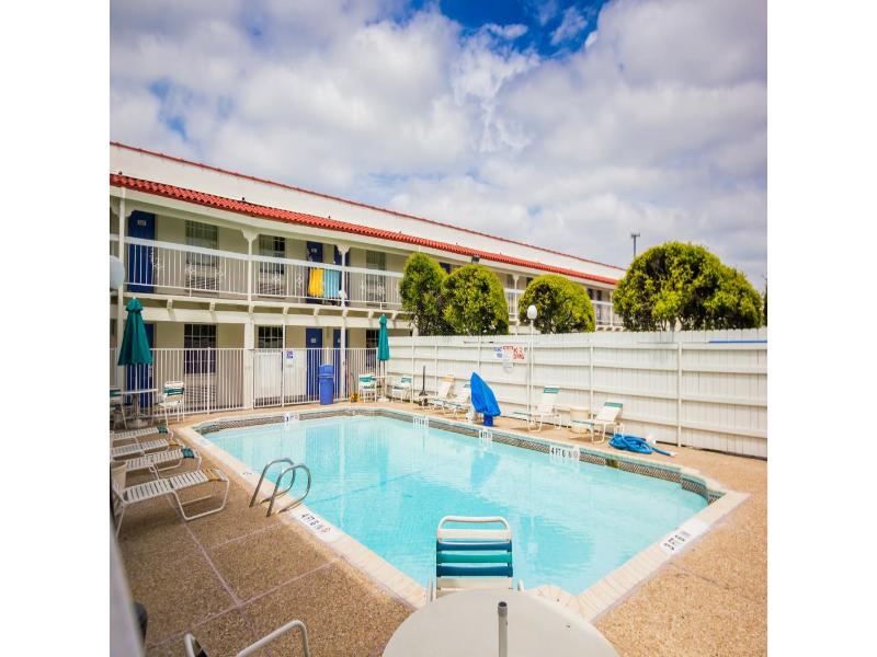 Motel 6 Austin, Tx - Midtown  GA image