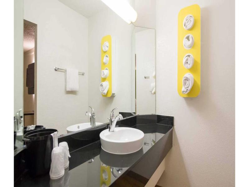 Motel 6 Austin, Tx - Midtown  GA image