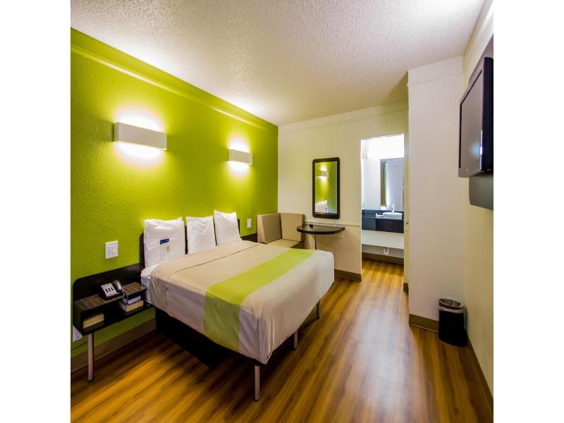 Motel 6 Austin, Tx - Midtown  GA image