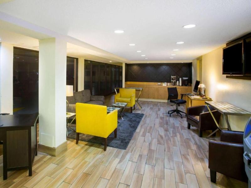 La Quinta Inn by Wyndham Austin Capitol / Downtown image