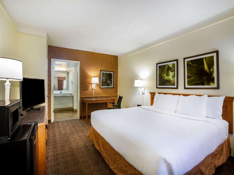 La Quinta Inn by Wyndham Austin Capitol / Downtown image
