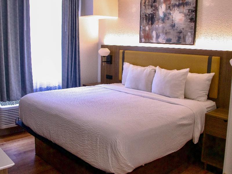 La Quinta Inn by Wyndham Austin Capitol / Downtown image