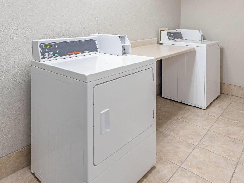 La Quinta Inn & Suites Baton Rouge Seigan Lane image