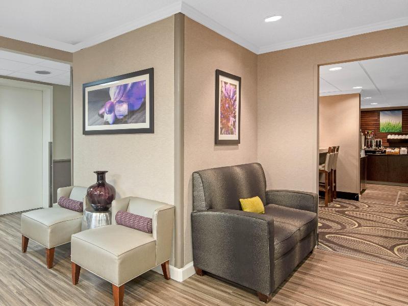 La Quinta Inn & Suites Baton Rouge Seigan Lane image