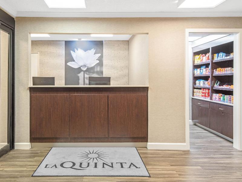 La Quinta Inn & Suites Baton Rouge Seigan Lane image