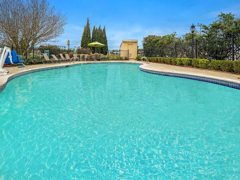 La Quinta Inn & Suites Baton Rouge Seigan Lane image