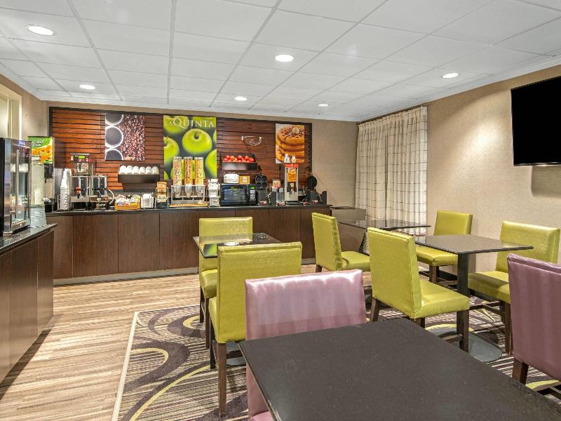 La Quinta Inn & Suites Baton Rouge Seigan Lane image