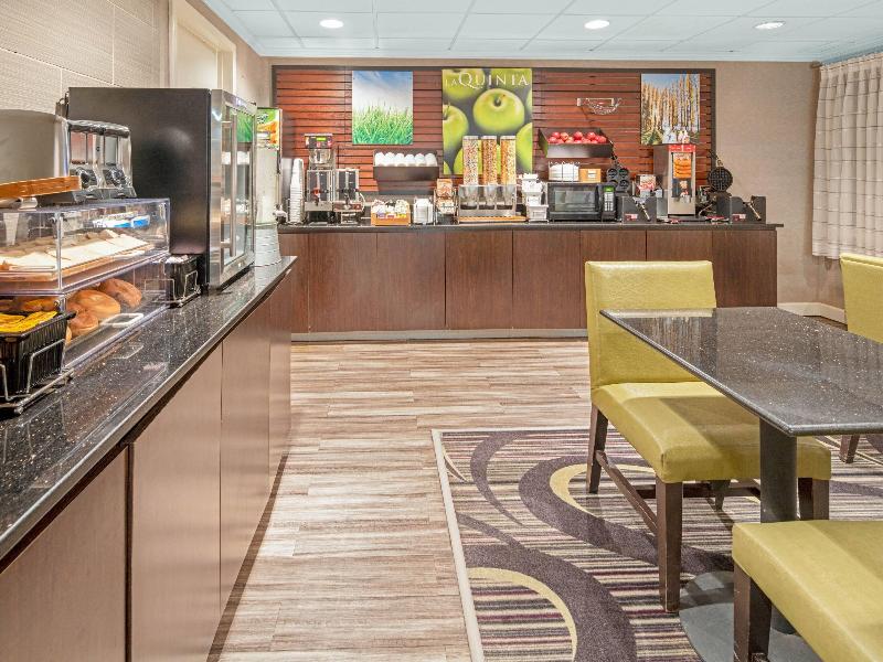 La Quinta Inn & Suites Baton Rouge Seigan Lane image