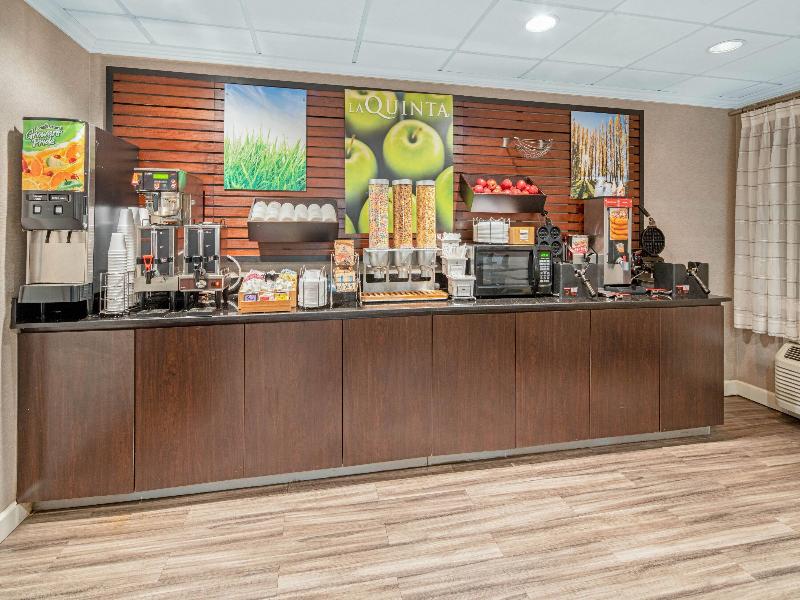 La Quinta Inn & Suites Baton Rouge Seigan Lane image