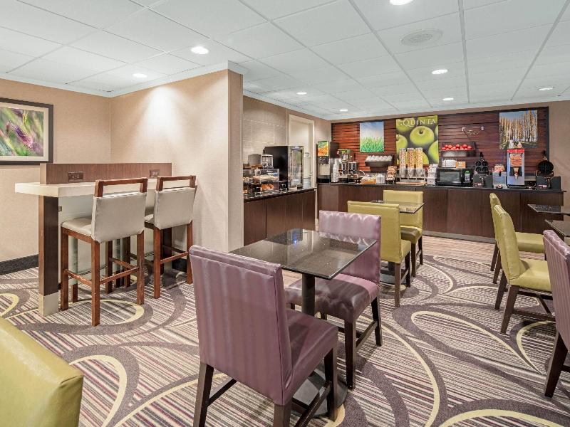 La Quinta Inn & Suites Baton Rouge Seigan Lane image