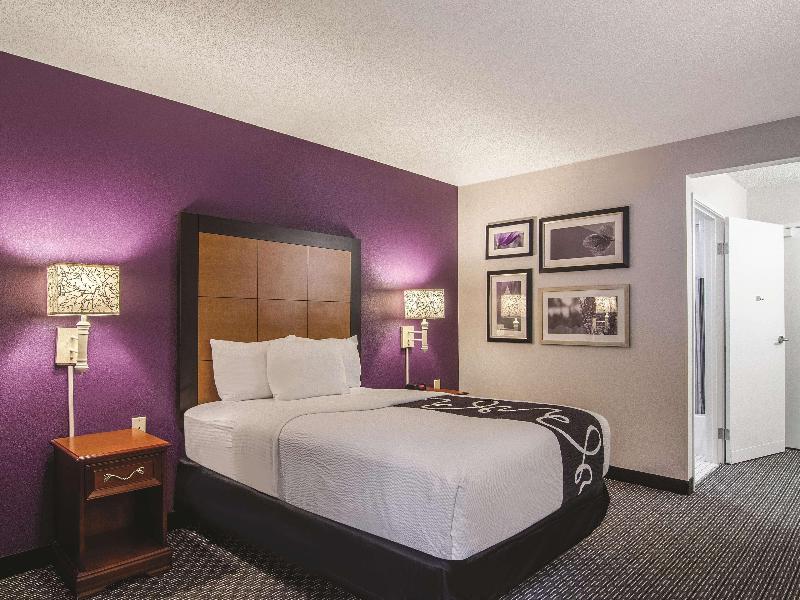 La Quinta Inn & Suites Baton Rouge Seigan Lane image