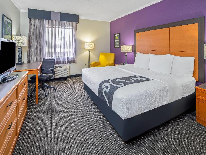 La Quinta Inn & Suites Baton Rouge Seigan Lane image