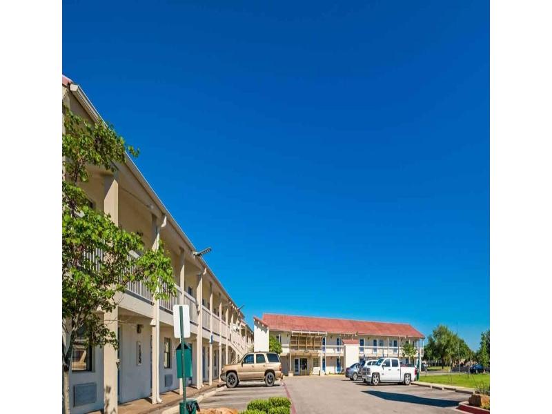 Motel 6 Dallas, Tx - Farmers Branch image