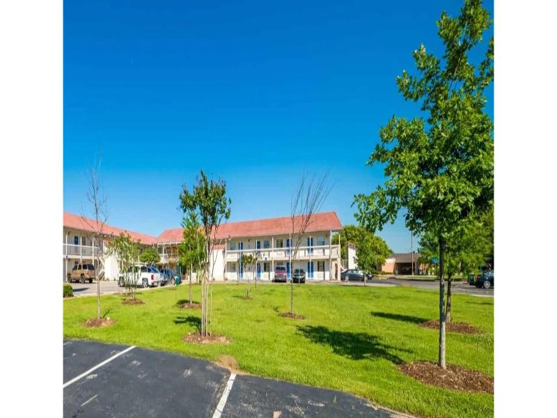 Motel 6 Dallas, Tx - Farmers Branch image