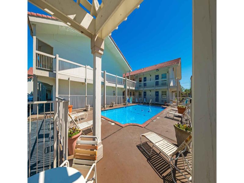 Motel 6 Dallas, Tx - Farmers Branch image