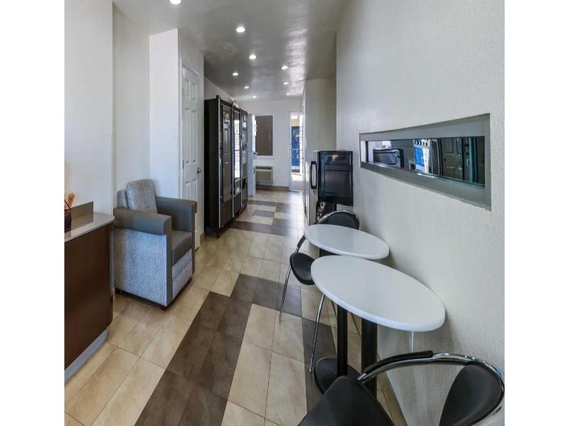Motel 6 Dallas, Tx - Farmers Branch image