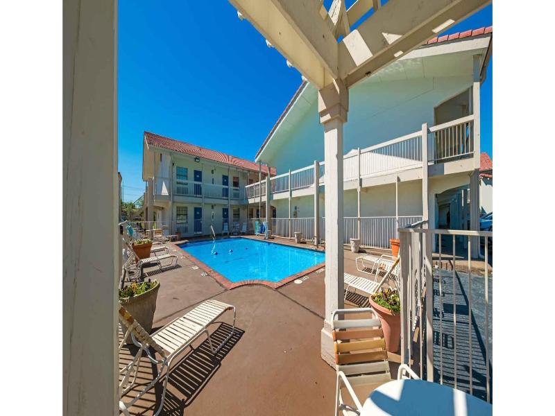 Motel 6 Dallas, Tx - Farmers Branch image