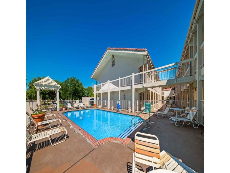 Motel 6 Dallas, Tx - Farmers Branch image