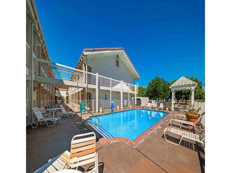 Motel 6 Dallas, Tx - Farmers Branch image