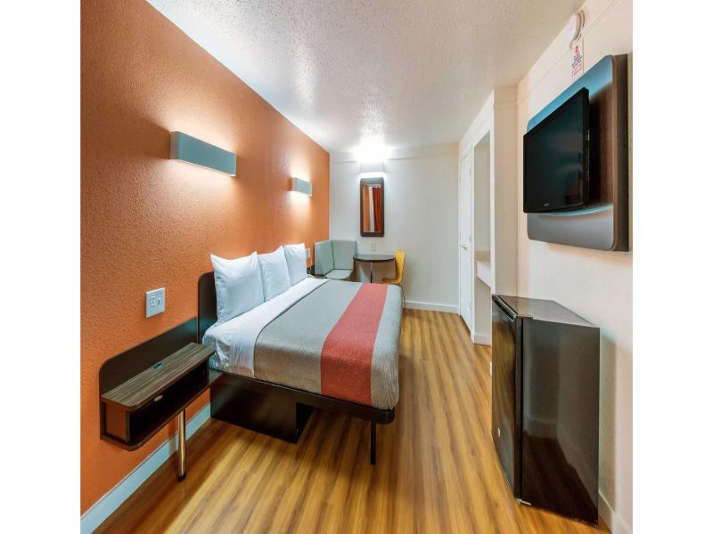 Motel 6 Dallas, Tx - Farmers Branch image