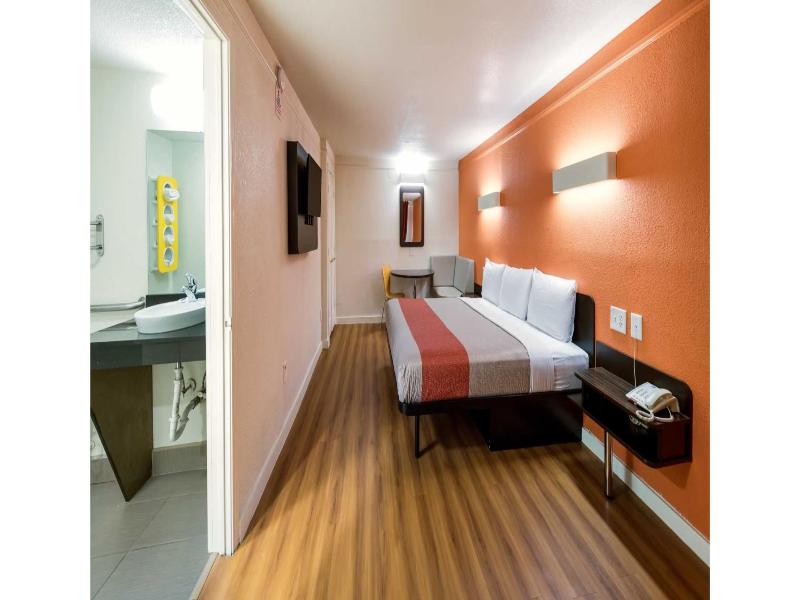Motel 6 Dallas, Tx - Farmers Branch image