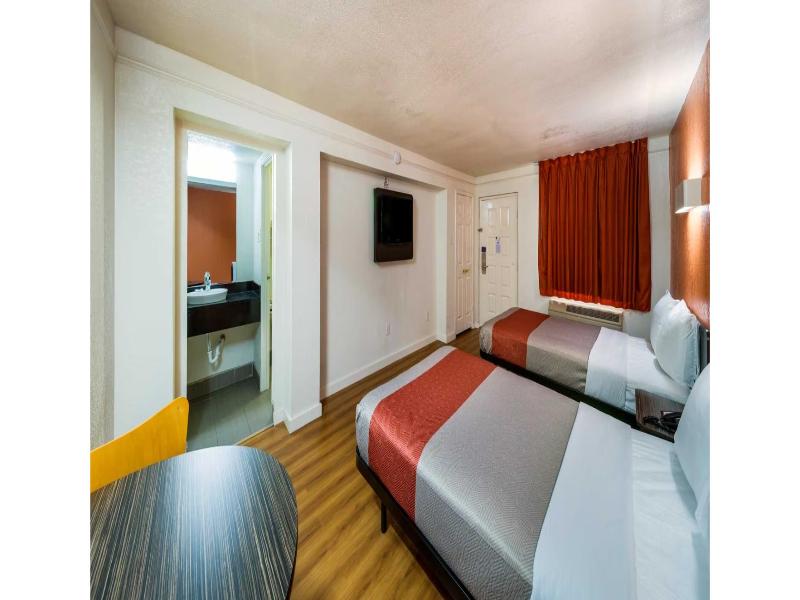 Motel 6 Dallas, Tx - Farmers Branch image