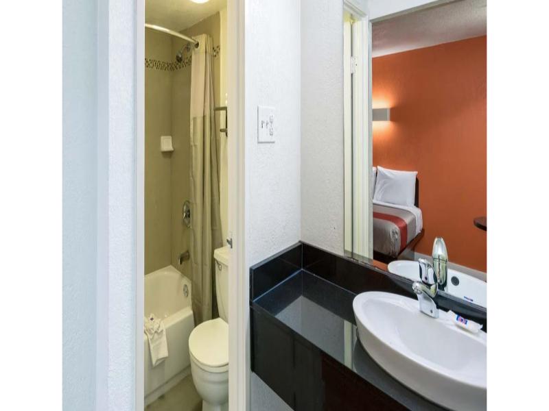 Motel 6 Dallas, Tx - Farmers Branch image