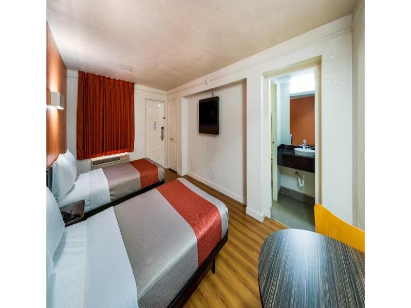 Motel 6 Dallas, Tx - Farmers Branch image