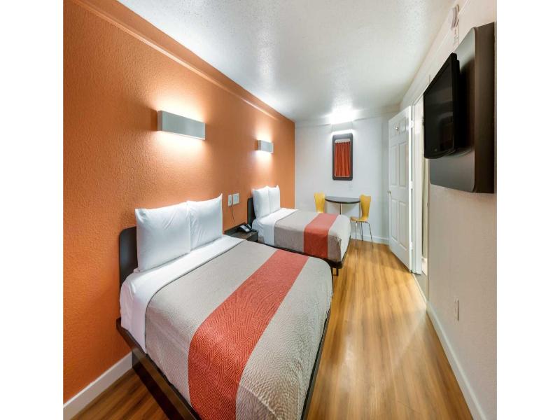 Motel 6 Dallas, Tx - Farmers Branch image
