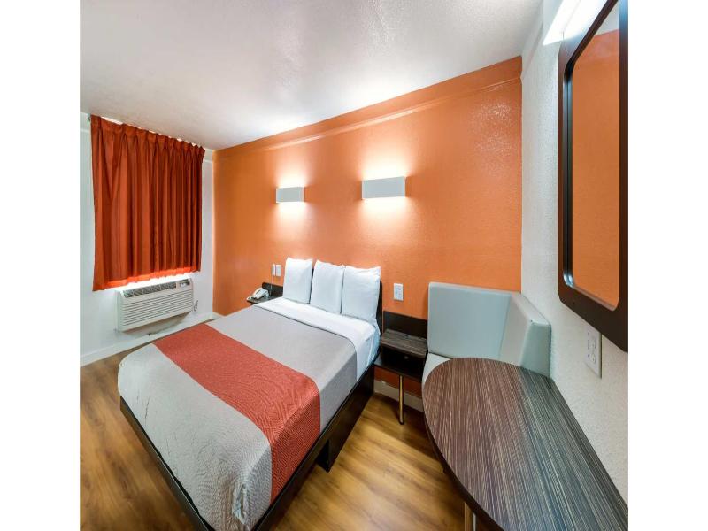 Motel 6 Dallas, Tx - Farmers Branch image