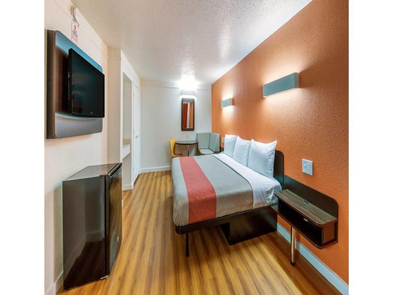 Motel 6 Dallas, Tx - Farmers Branch image