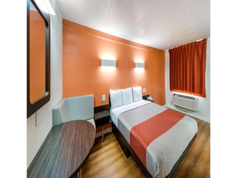 Motel 6 Dallas, Tx - Farmers Branch image
