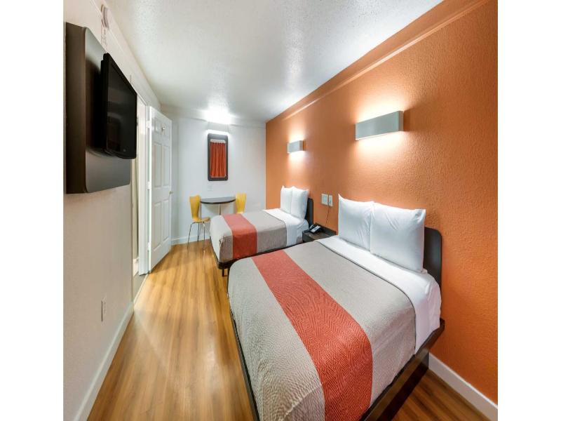 Motel 6 Dallas, Tx - Farmers Branch image