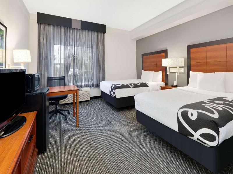 La Quinta Inn & Suites Dallas/North Central image