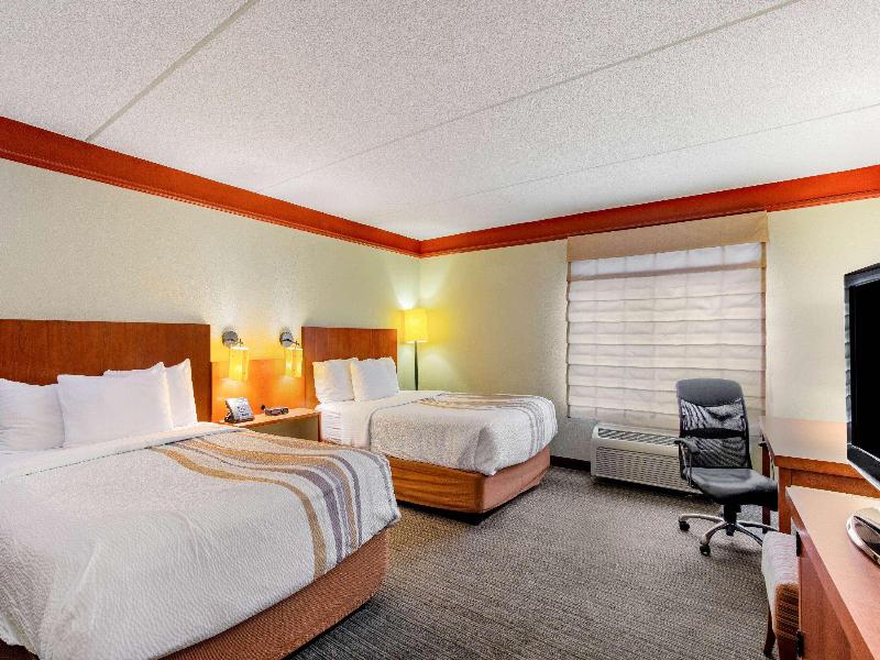 La Quinta Inn & Suites Raleigh / Durham Southpoint image