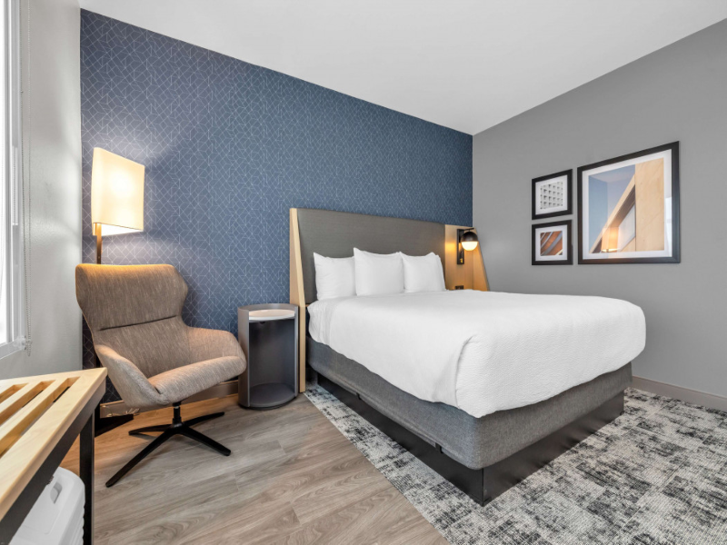La Quinta Inn & Suites Atlanta - Perimeter image